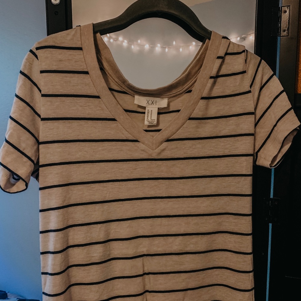 GENTLY WORN Forever 21 V-neck